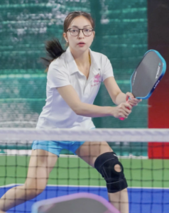 Nhật Lê tỏa sáng với vóc dáng cuốn hút trên sân pickleball