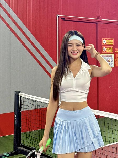 Nữ Diễn Viên VTV Thùy Anh Tỏa Sáng Dưới Nắng Sân Pickleball Sau Chấn Thương